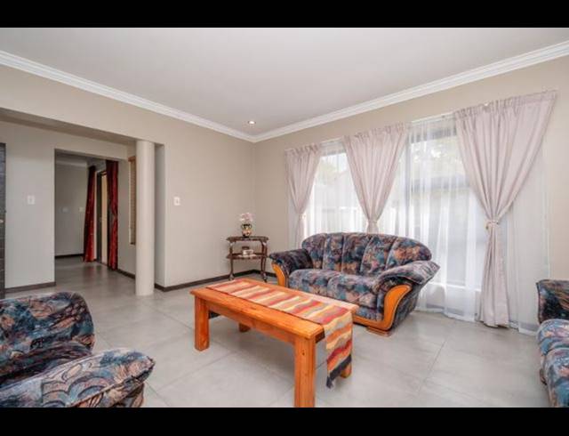 3 BEDROOM PROPERTY TO RENT IN SUNNINGHILL